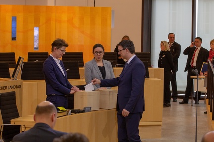 2019-01-18 Konstituierende Sitzung Hessischer Landtag Wahlgang Ministerpräsident  3917