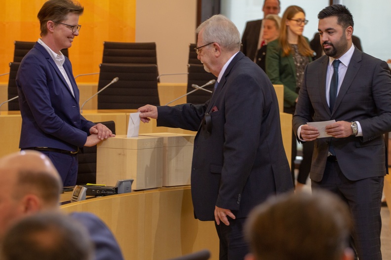 2019-01-18_Konstituierende Sitzung Hessischer Landtag Wahlgang Ministerpräsident _3940.jpg