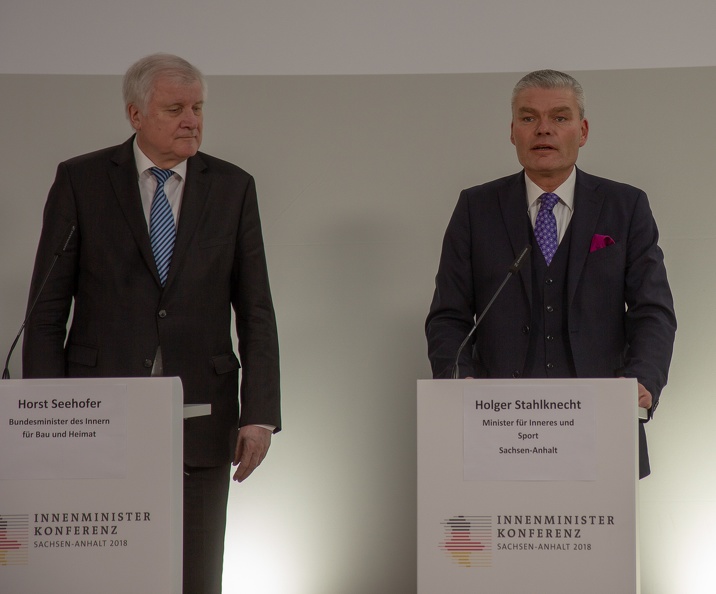 2018-11-30 Holger Stahlknecht Pressekonferenz Innenministerkonferenz in Magdeburg-2363.jpg